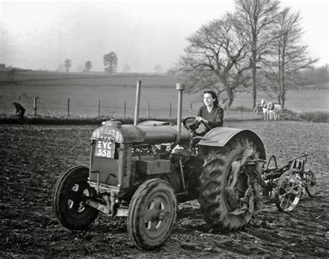 vintage photos of land girls during world war ii ~ vintage