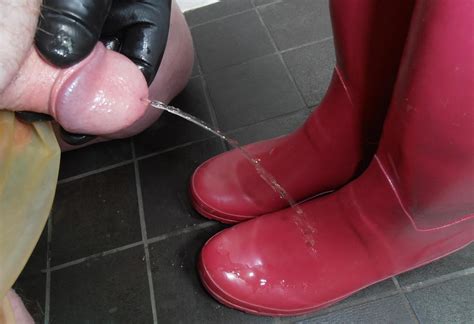 pee on rubberboots fetish porn pic