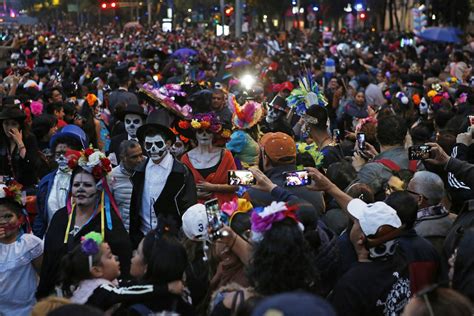 day   dead parade hits mexico city  holiday expands ap news