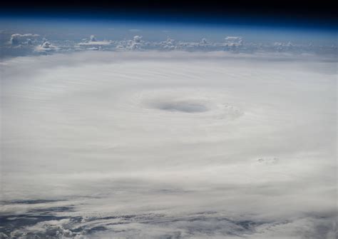 hurricanes rapidly intensify