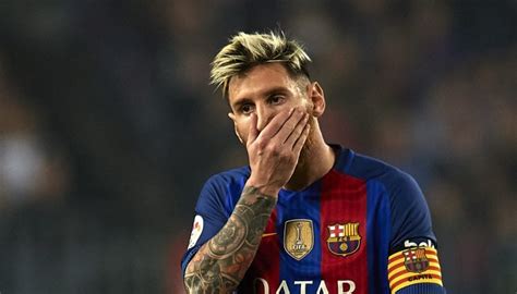 Manchester United Offer Lionel Messi £85 Million To Stay At Barcelona