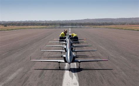 boeing teste  escadron de  mini jets autonomes  travaillant en equipe