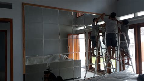 pemasangan cermin dinding ruang tamu rumah bu nindi  sumber solo indo glass craft