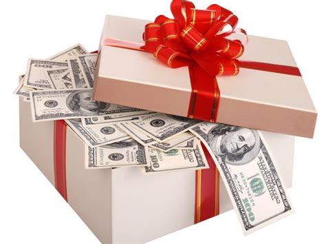 doesnt love cash   ways  give money   holiday gift