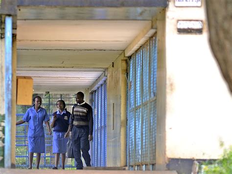 dozens  patients flee  kenyan psychiatric hospital  nairobi