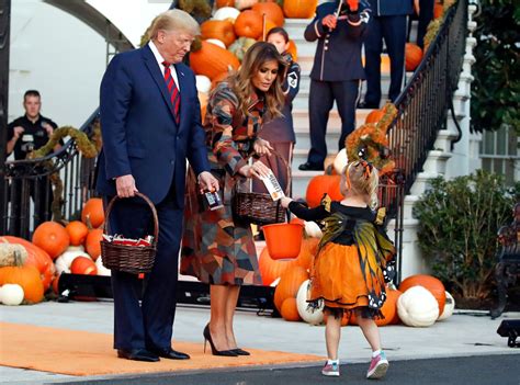 The Internet Is Obsessed With The President S Trick Or Treating Fail