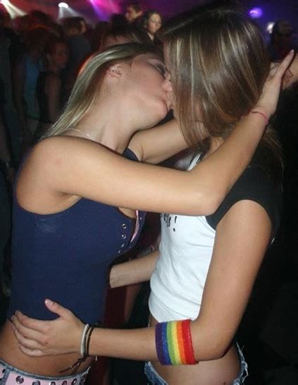 drunk topless girls kiss new porno