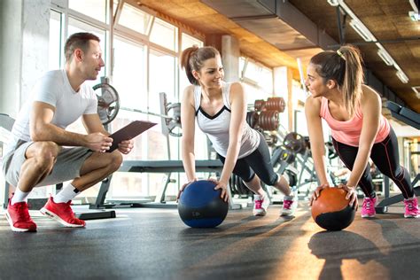 pros and cons of being a personal trainer exercise