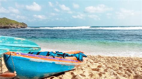 Wisata Pantai Sadranan Lokasi Ritual Turun Temurun Di Jogja Konteks