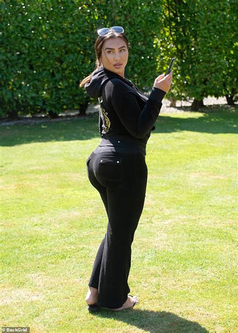 Lauren Goodger Shows Off Her Incredible Curves In Tight Jeans Daily