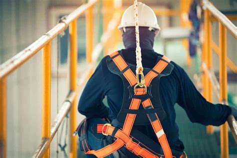 safety harnesses  construction workers review