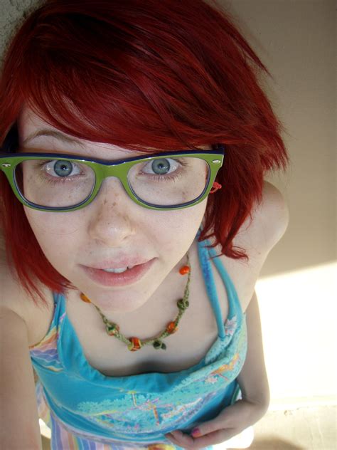 Pin By 涼特 吉安 On Iii Short Hair Glasses Redheads Freckles Redhead Beauty