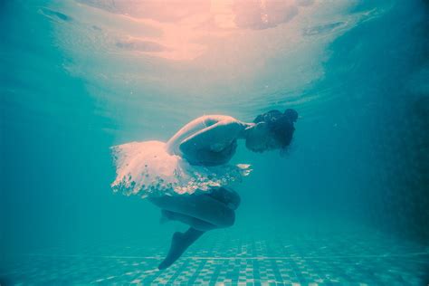 floating null floating underwater explore