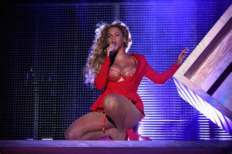 Red Hot From Beyoncé S Sexy Looks At 2015 Made In America
