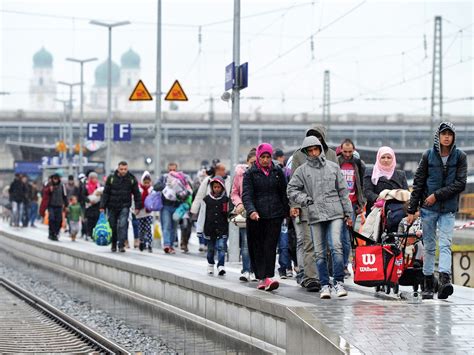 Refugee Crisis Germany S Welcome Culture Fades As Thousands Continue