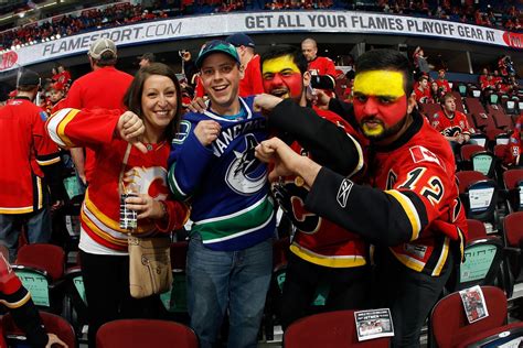 Calgary Flames Defeat Vancouver Canucks 4 2 In Game 3 Of Nhl Playoffs