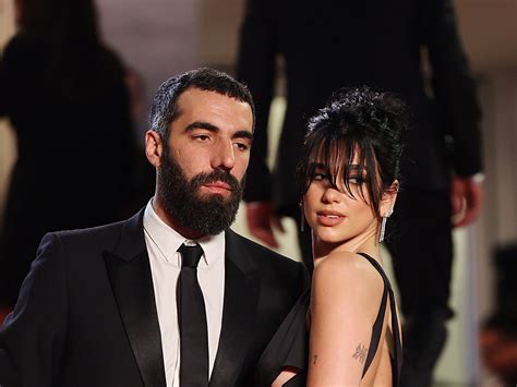 dua lipa  red carpet debut  boyfriend romain