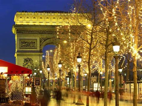 the many beautiful romantic scenes of paris by night