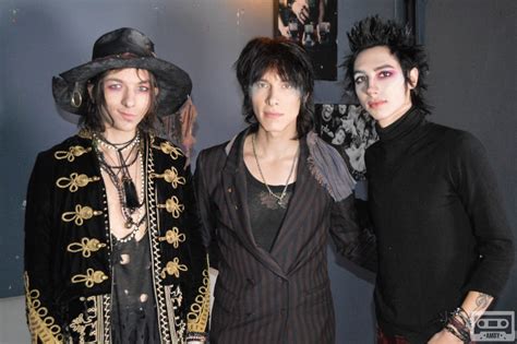 gimme  answers  video interview  palaye royale alicia atout