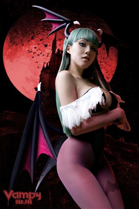 sexy cosplay de morrigan de darkstalkers por vampy bit me