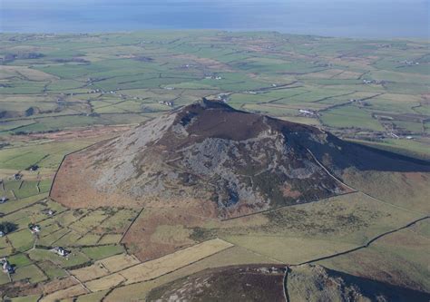 carn fadryn hillfort ancient  medieval architecture