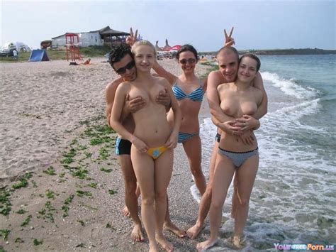 2 Girls Topless At The Beach With Their Bf Beach Luscious