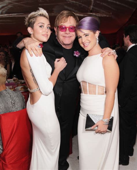 Miley Cyrus Looks Stunning At Elton John S Oscar Party