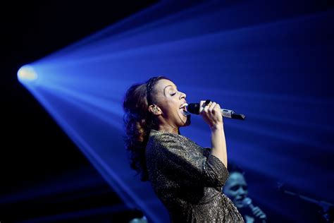 glennis grace haalt halve finales americas  talent nrc