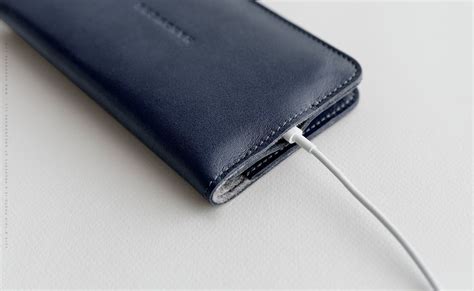 leather iphone  wallet case  handwers gadget flow