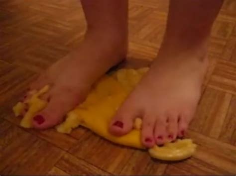 feet crush fetish tubezzz porn photos