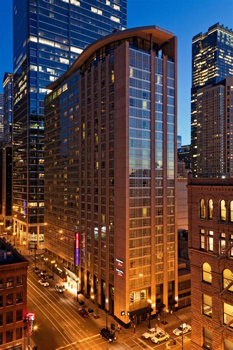 residence inn chicago downtownriver   class chicago il hotels business travel hotels