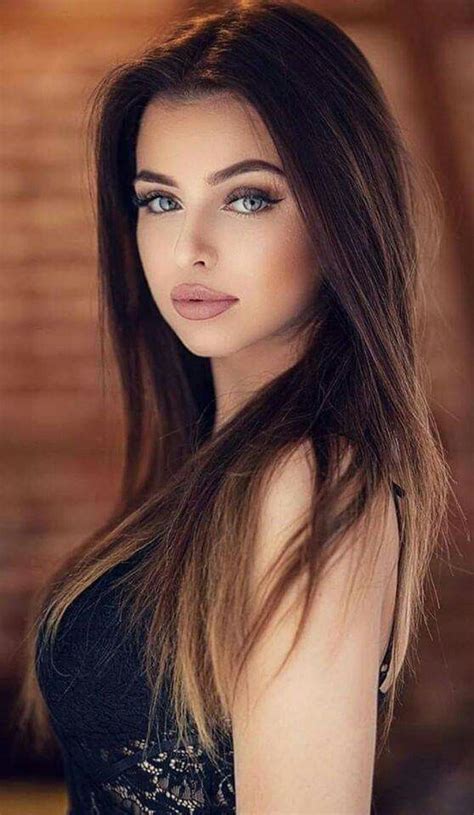 Animated Pretty Brunette Girl Face Anime Girl