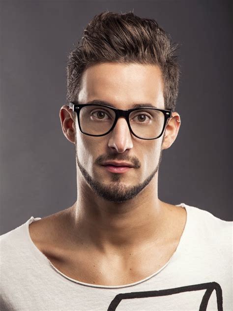 5 Gaya Rambut Pendek Dengan Kacamata Untuk Pria Model Rambut Terbaru