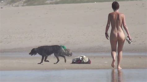 Nude Girl Walking On European Beach 13 Pics Xhamster