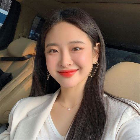 ulzzang korean girl asia girl red lips human celebrities makeup