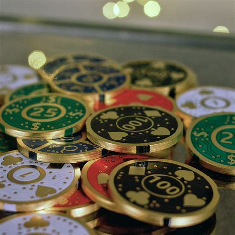 gold plated poker chip set  count circuit poker touch  modern