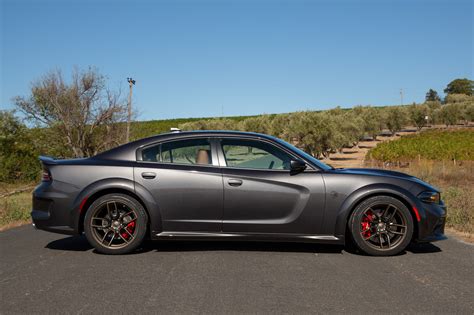 dodge charger scat pack  hellcat widebody  pros   cons news carscom