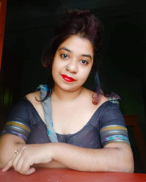 Huge Booby Desi Sexy Bhabhi Selfie Pics Femalemms