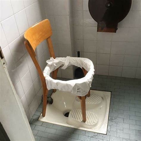 toiletten aus der hoelle toiletten lustige bilder bad einrichten