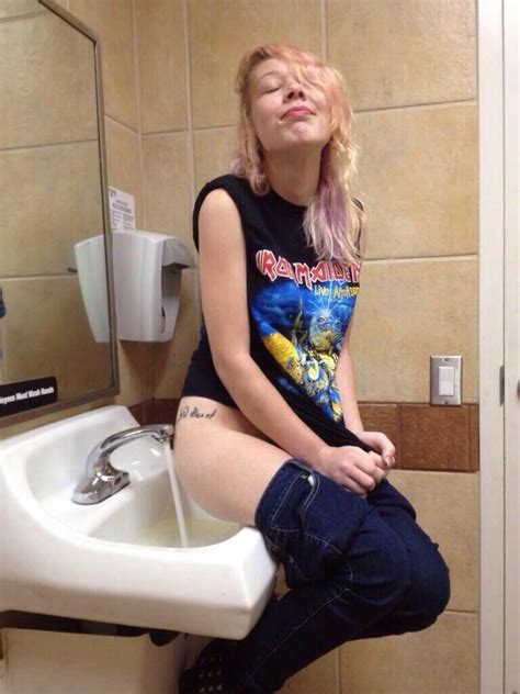 son piss in sink sex photo