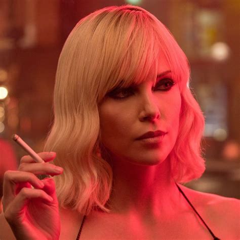 people love charlize theron s atomic blonde fight scenes