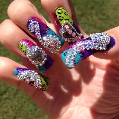 extravagant design   created    crystal nails