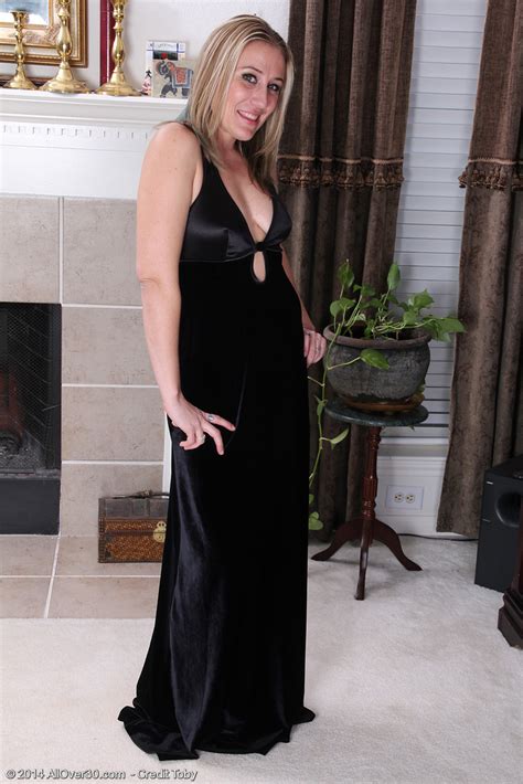 33 year old opportunity from milfs30 glides out of her elegant ebony dress
