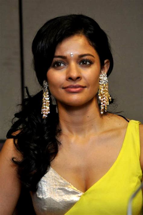 gallery nude girls sexy pooja kumar cleavage