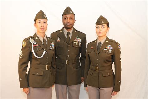 pictures  army uniforms