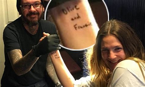 Drew Barrymore Has Her Daughter S Names Frankie And Olive Tattooed On