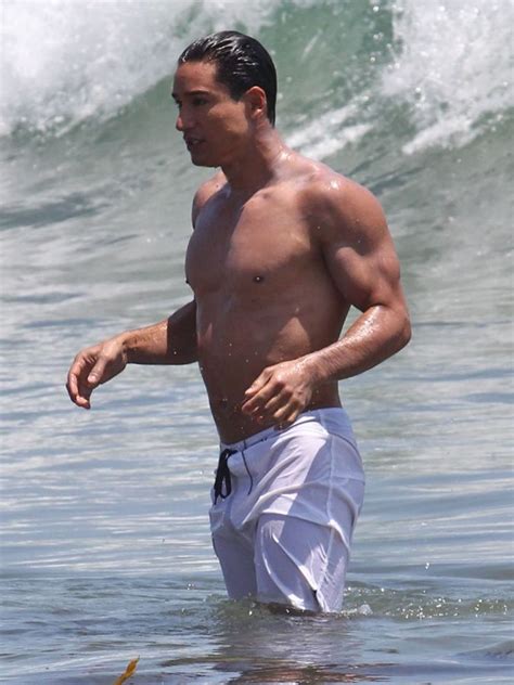 mario lopez enjoys a shirtless beach day famosos mario