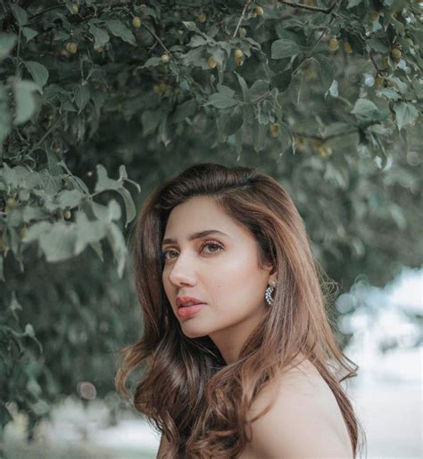 Mahira Khan Is Looking Stunning In Her Latest Shoot Xoom