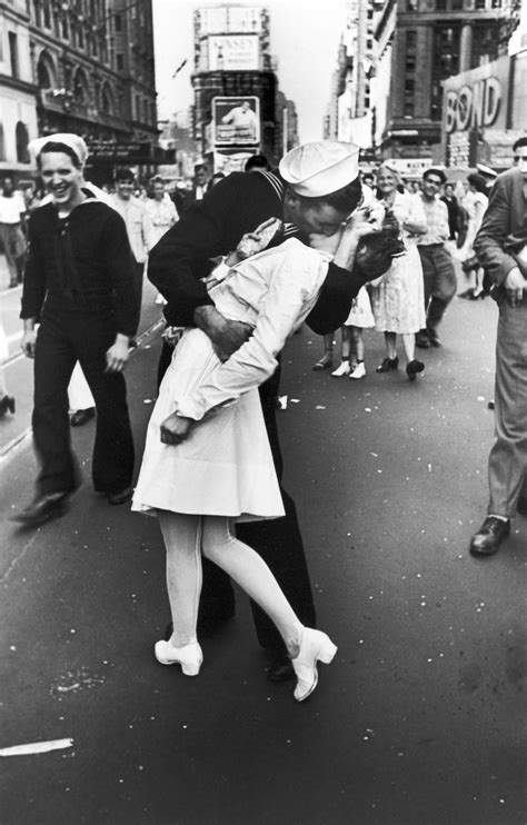 Kissing Sailor Photo Depicts Sexual Assault Not