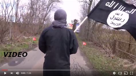 den korte avis video han ligner en tilhænger af islamisk stat og han nærmer sig den danske